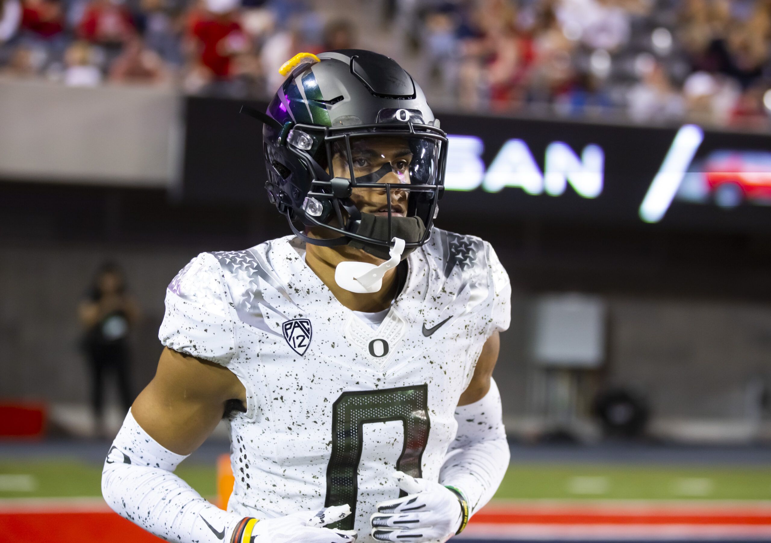 Raiders Select Oregon Cb Christian Gonzalez In Latest