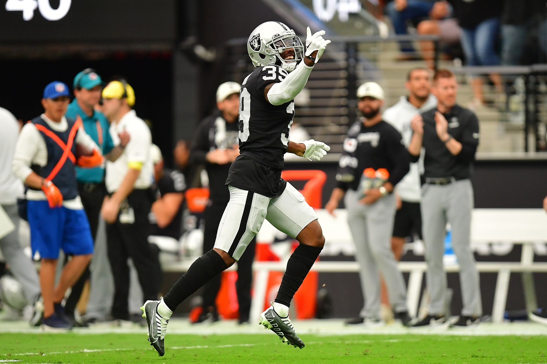 Raiders CB Nate Hobbs Returns To Practice After