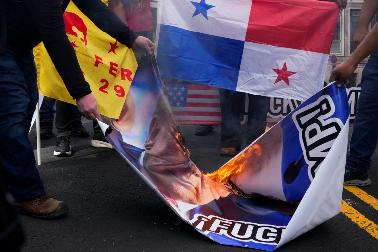 Panamanians Protest Public Enemy Trump S Canal Threat