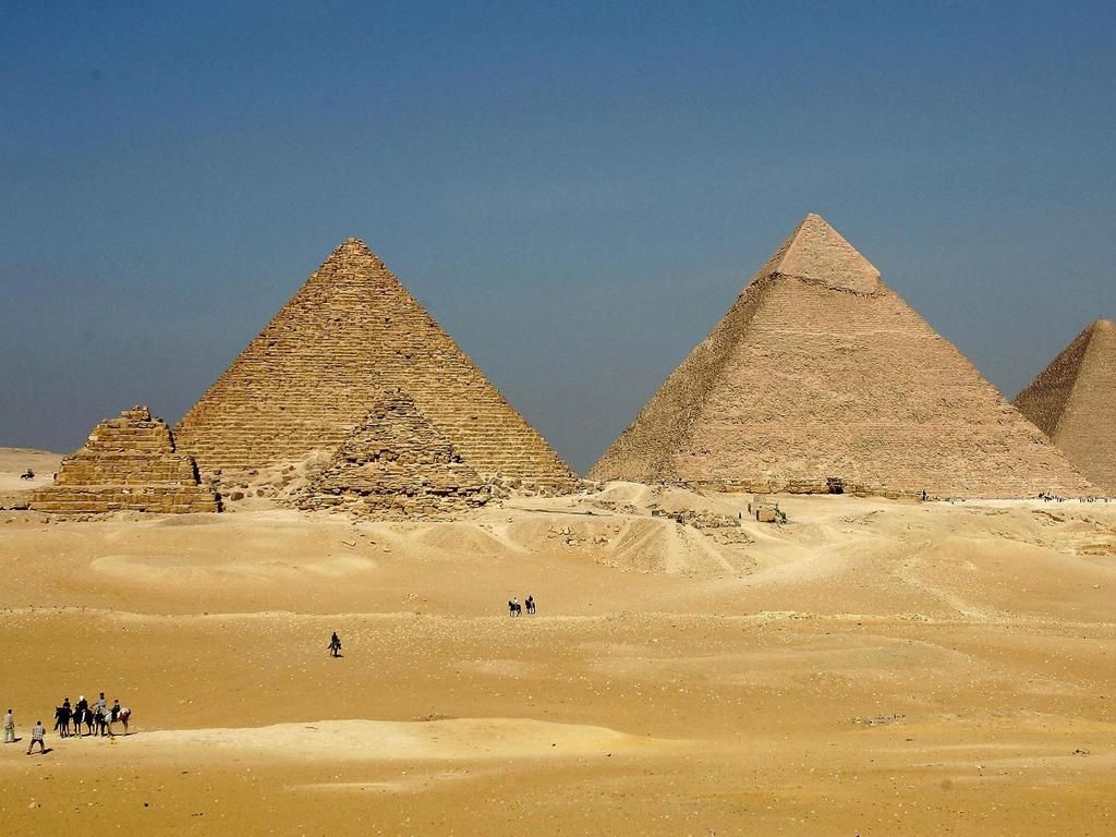 Egypt Investigating Couple Pictured Naked On Top Of