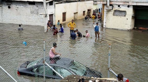 30 killed as heavy rain triggers flashfloods in Andhra and Telangana