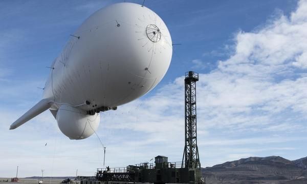 US army blimp wreaks havoc after breaking free from military facility