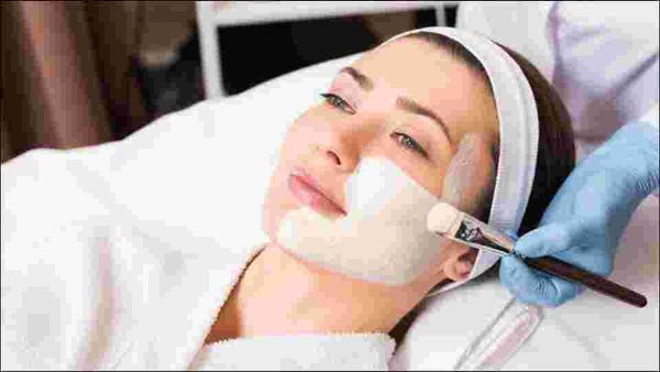 Check out these essential skincare products to have a supple and glowing skin that needs no makeup