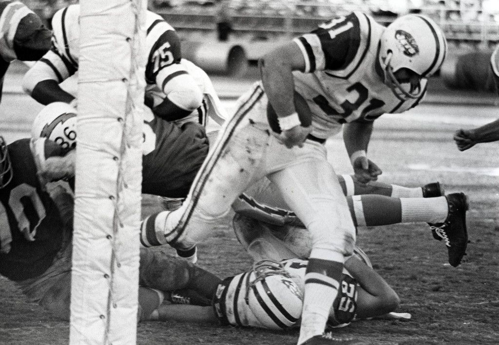 81 Mathis Bill Mathis, original member of Titans/Jets, dead at 81