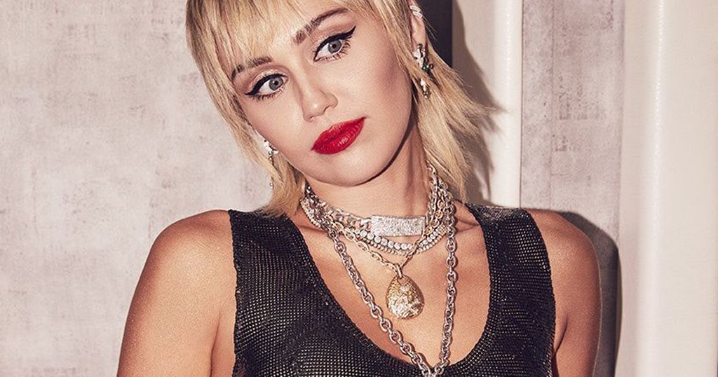Miley Cyrus Turns Heads As She Strips Naked And Poses