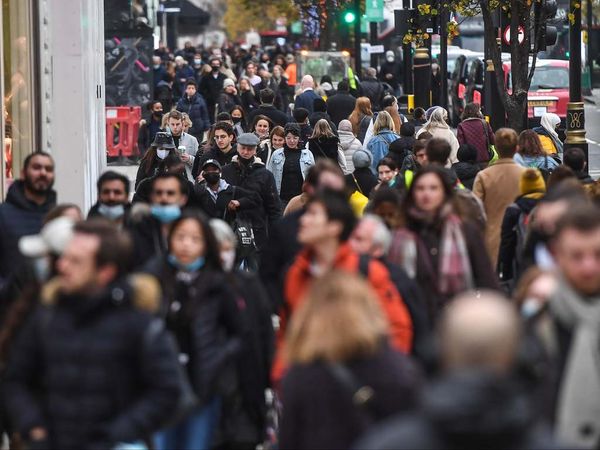UK coronavirus cases rise by 16,170, as 648 more deaths recorded