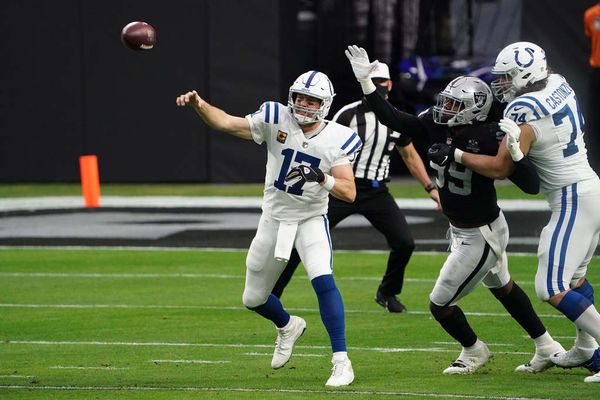 Raiders lose important AFC game to Colts, 44-27