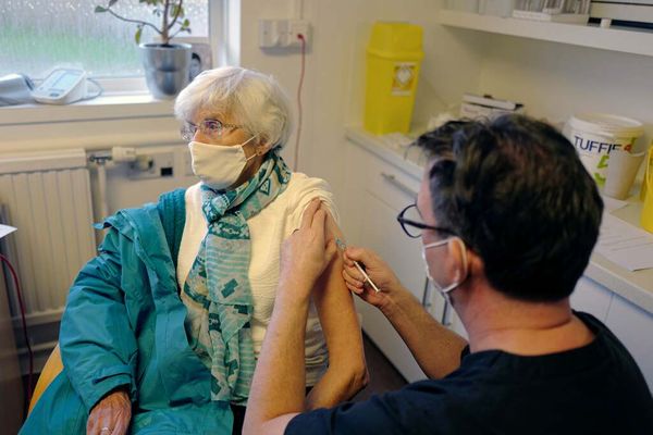 Covid: GPs concerned mass vaccination sites disrupting local rollouts