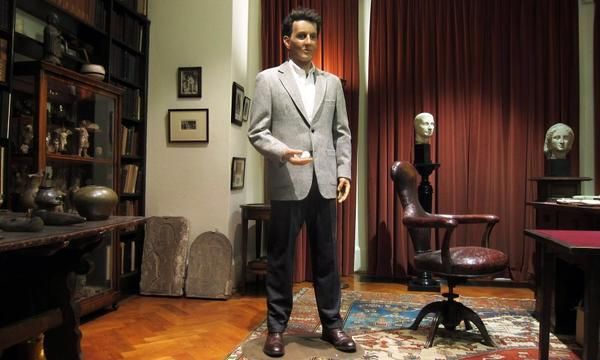 Wittgenstein's Dream review – Gavin Turk mocks Freud in his own house
