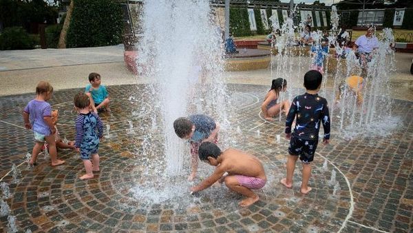 Fire and strong wind warnings still in place as a heatwave conditions ease across south-eastern states