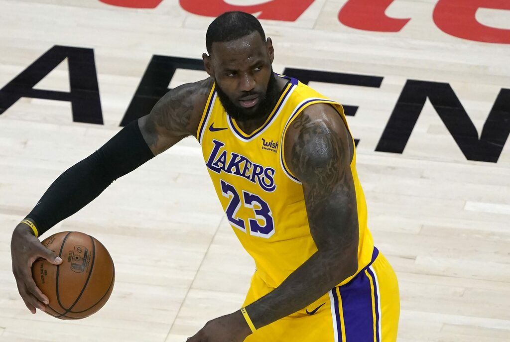 Fan Ejected For Heckling Lebron James Apologizes Fan Ejected For Heckling Lebron James Apologizes
