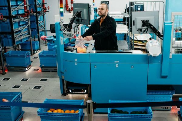 Why Amazon Should Be Worried About Walmart’s Micro-Fulfillment Centers