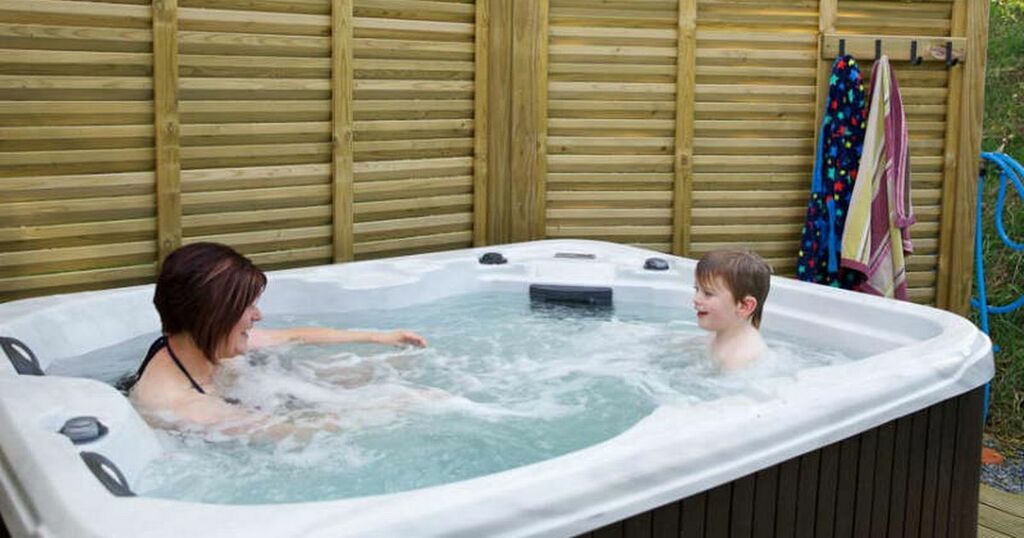 7 Best hot tubs to buy in the UK for 2021 from LayZ…