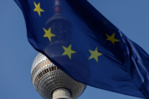 EU calls May 25 summit on virus, climate and Russia