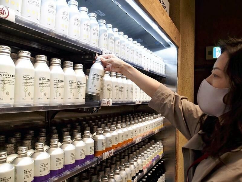 Muji switches to aluminum packaging for line of drinks