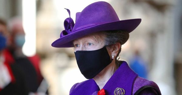 Princess Anne sends secret message to Queen at Anzac Day outing