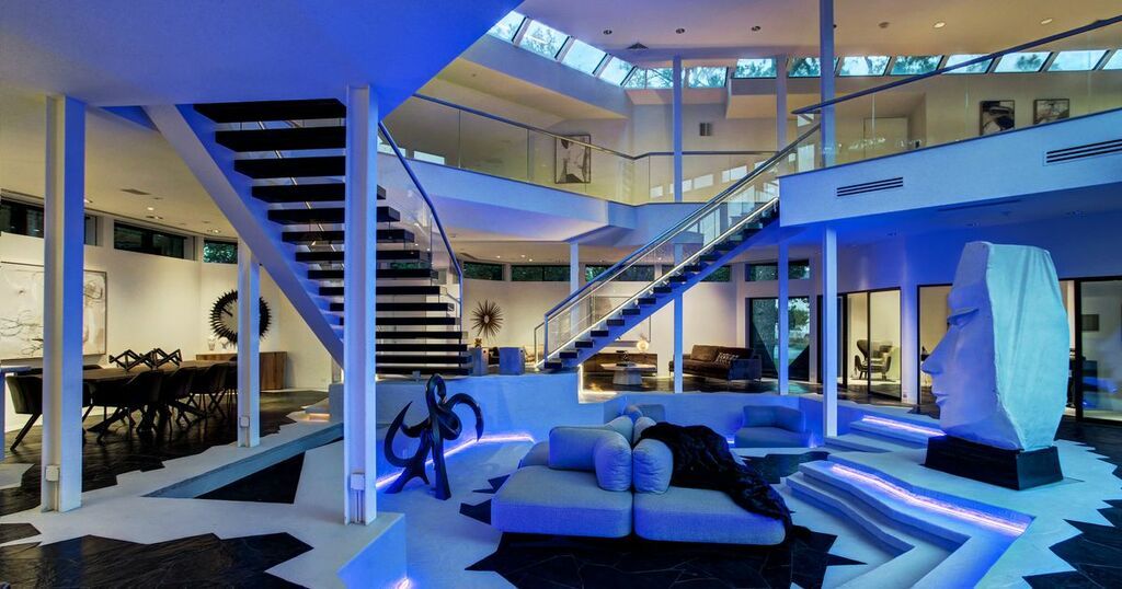 'Darth Vader House' that looks like Star Wars…