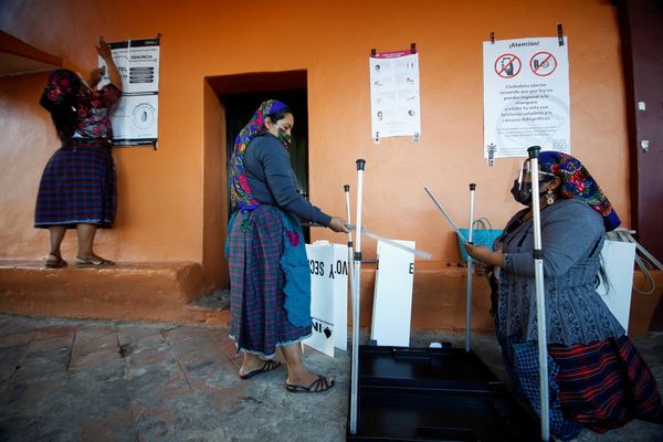 Mexicans vote in midterm elections seen as referendum on president