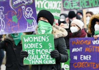Texas is about to enact a law that encourages people to snitch on abortion patients for cash