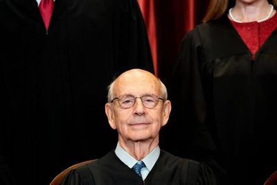 Stephen Breyer won't retire from SCOTUS because he's having too much darn fun