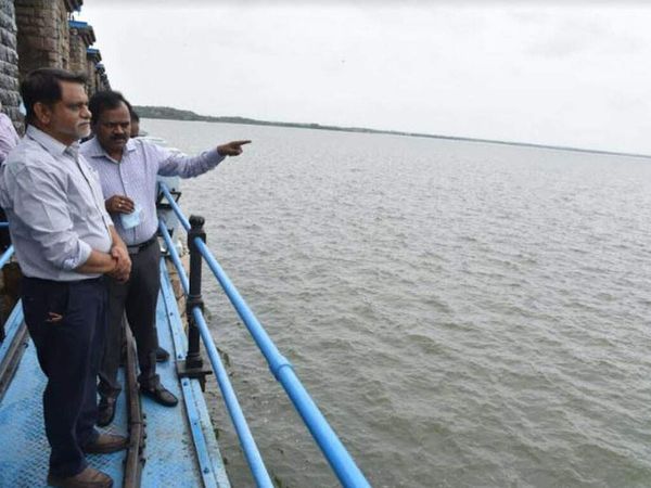 Rise in inflows: Two more gates of Hyderabad's Himayatsagar reservoir lifted
