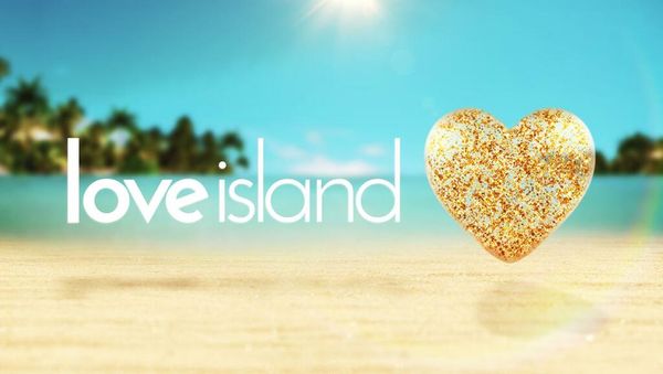 Love Island's Lucinda accused of flogging fake designer gear on