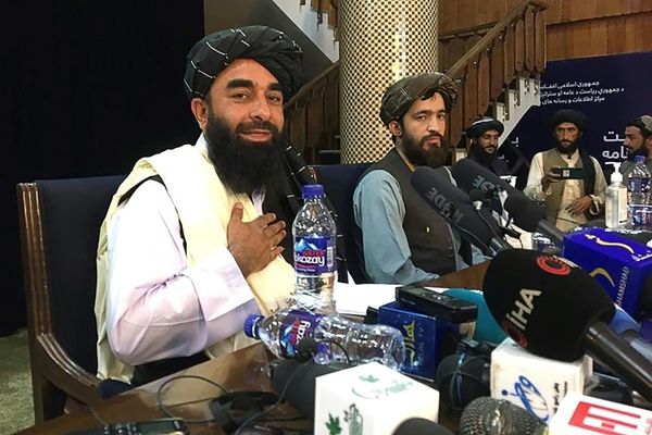 Taliban pledge to be 'different', as Afghans flee