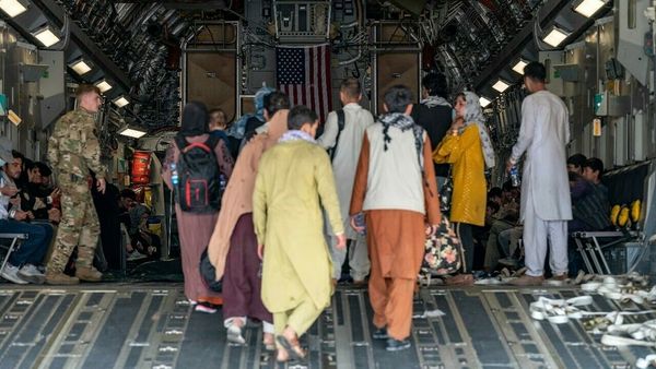 Biden vows to evacuate Americans and Afghan allies amid desperation at Kabul airport