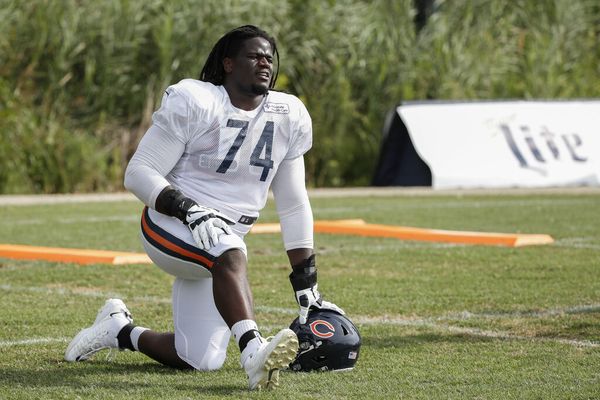 Germain Ifedi's angry reaction to a personal foul on Chicago Bears