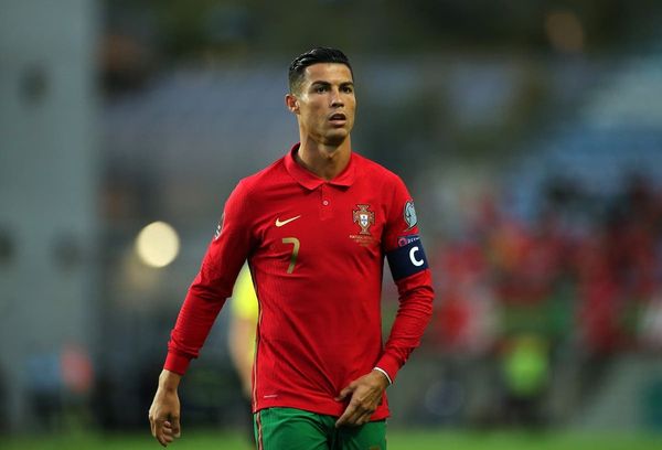 Cristiano Ronaldo: Manchester United facing replica shirt shortage