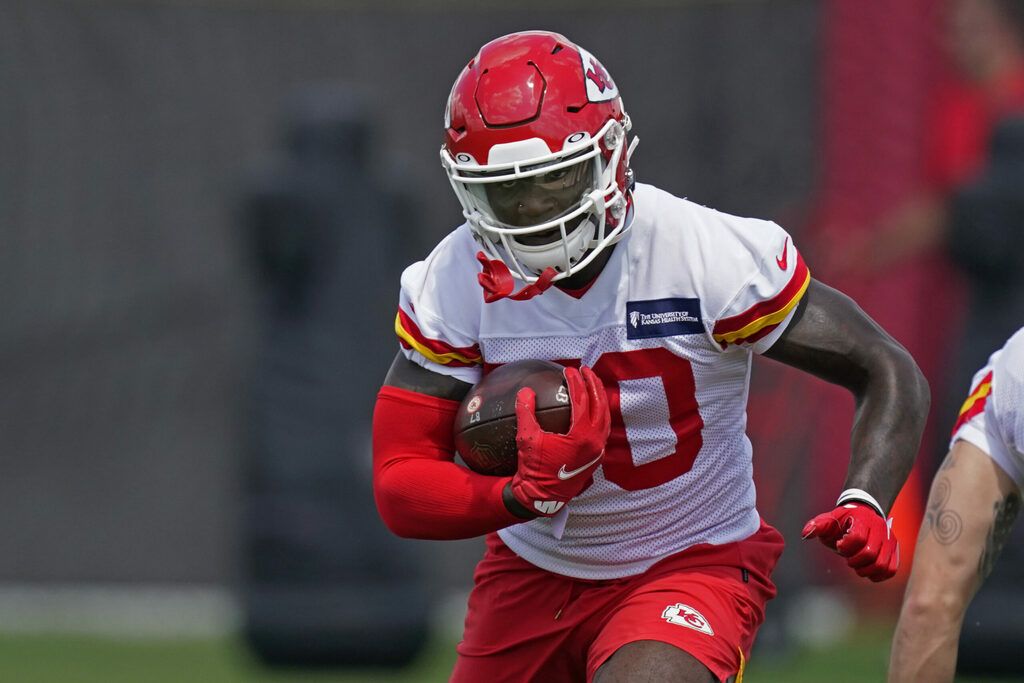 Chiefs place LB Willie Gay Jr. on IR with toe injury