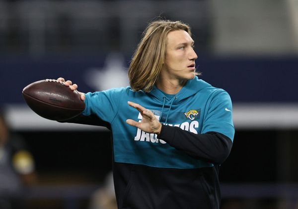 Trevor Lawrence dons UGA gear after losing a bet with teammate