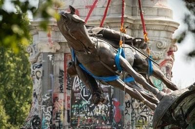 Watch Virginia's infamous Robert E. Lee statue finally come down