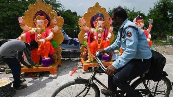 Ganesh Chaturthi: Mumbai Police prohibits darshan in pandals amid Covid. Details here