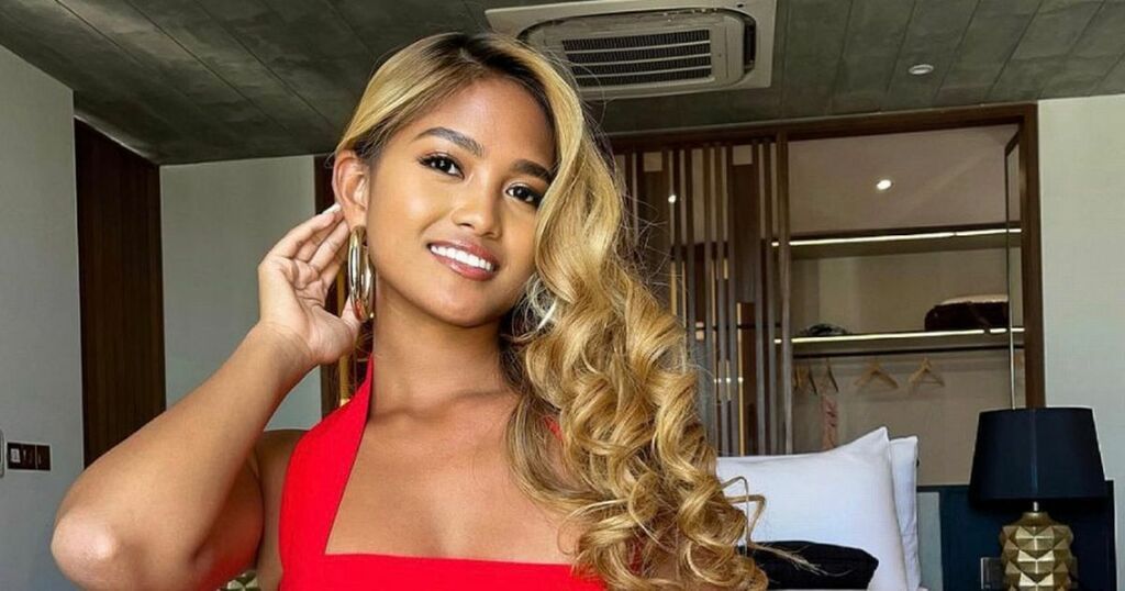 Woman, 21, says ditching teaching for OnlyFans pulled…