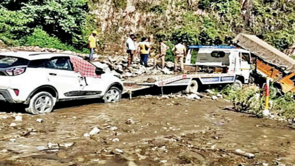 Heavy rain disrupts Uttarakhand hills