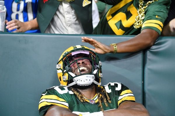 Packers RB Aaron Jones honors late father with 4 TDs in rout of Lions