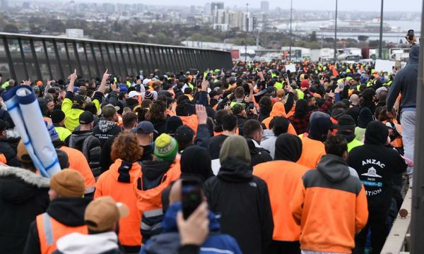 What do we know about the protests in Melbourne, and how did the numbers grow?
