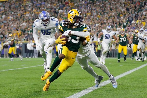 Packers RB Aaron Jones honors late father with 4 TDs in rout of Lions