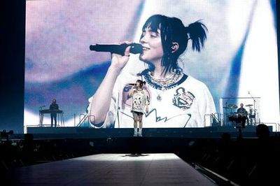 Billie Eilish stopped her arena show for a fan who needed an inhaler