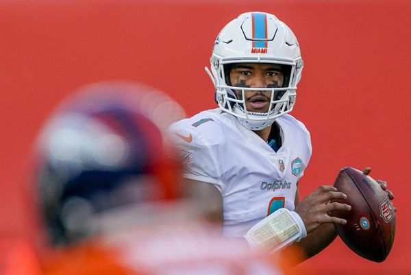 Brian Flores praises Tua Tagovailoa, but won't distance Dolphins