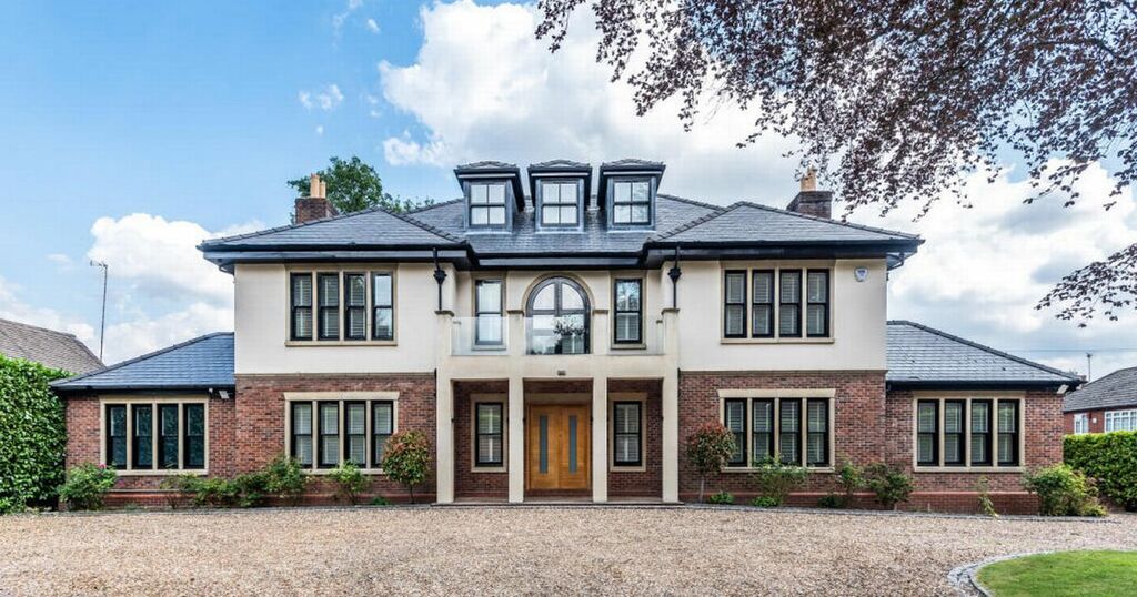 Inside the unbelievable Worsley mansion on the market…
