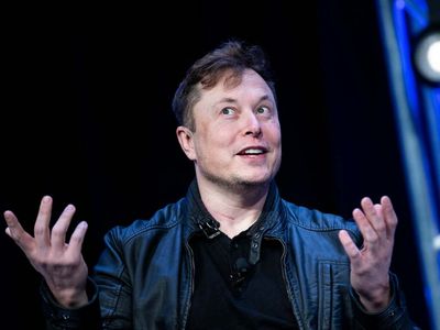 Elon Musk sells off $5bn in Tesla stock just days after Twitter poll