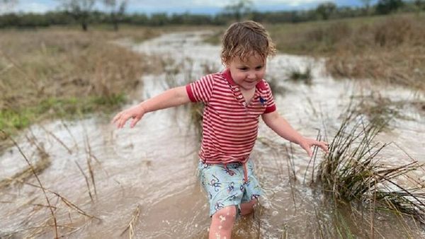 BOM says threat of flooding, storms in Queensland to ease after heavy rainfalls break November records