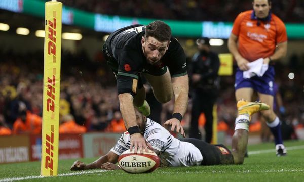 Cuthbert leads late rally as stuttering Wales overcome 14-man Fiji