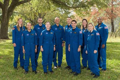 NASA's 10 new astronauts: pilots, doctor, physicist, cyclist