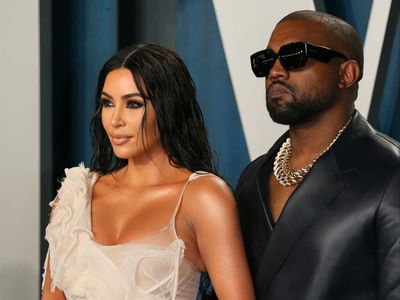 Kanye begs Kim Kardashian to take him back during concert with Drake