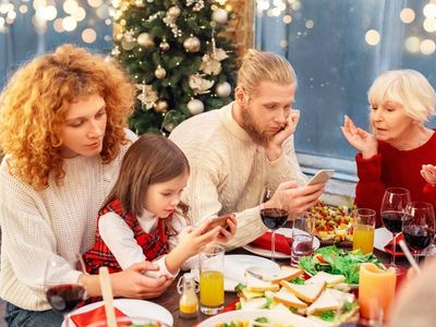 How to not be that person who ruins Christmas, according to an etiquette expert