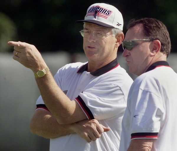 NFL legend Reeves, twice a Super Bowl champ, dead at 77