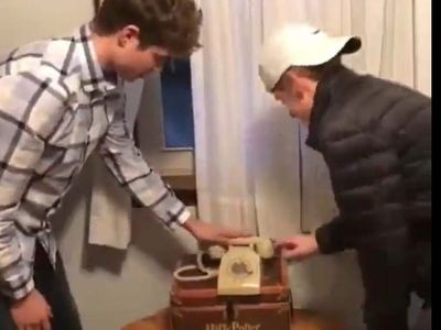 Video of teenagers trying to use a rotary phone shows just how much tech has changed